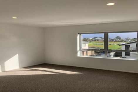 Photo of property in 1/492 East Coast Road, Windsor Park, Auckland, 0630