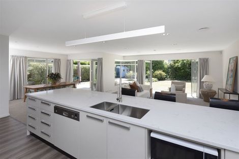 Photo of property in 72 Memorial Avenue, Ilam, Christchurch, 8053