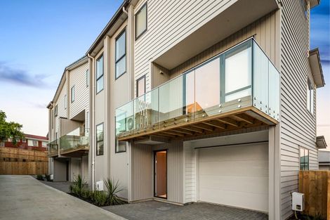 Photo of property in 16a Sheridan Drive, New Lynn, Auckland, 0600