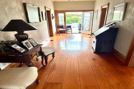 Photo of property in 11 Pendarves Street, New Plymouth, 4310