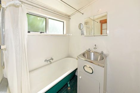 Photo of property in 16 Ripon Street, Lyttelton, 8082