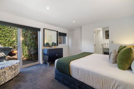 Photo of property in 6 Whitbourn Place, Fernhill, Queenstown, 9300