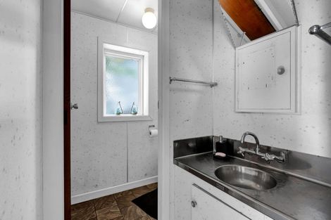 Photo of property in 5 Hillcrest Street, Glen Avon, New Plymouth, 4312