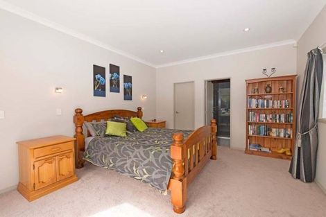 Photo of property in 65d View Road, Henderson, Auckland, 0612