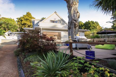 Photo of property in 6 Karen Road, Laingholm, Auckland, 0604