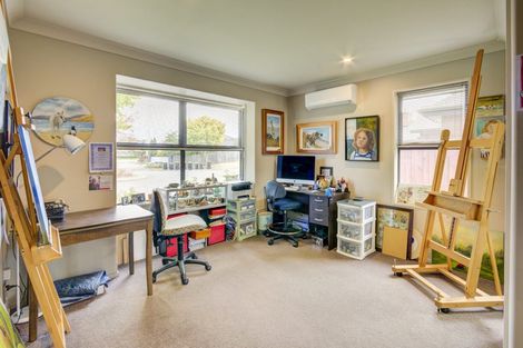 Photo of property in 8 Chesterfield Place, Rangiora, 7400