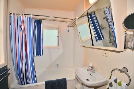 Photo of property in 14 Hillside Crescent, Leigh, 0985