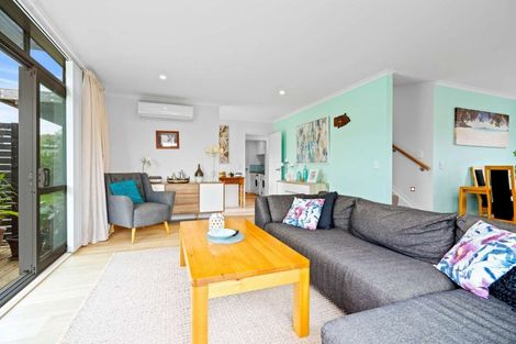 Photo of property in 14 Miami Place, One Tree Point, 0118