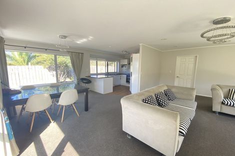 Photo of property in 2/88 Simmental Crescent, Somerville, Auckland, 2014