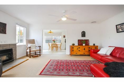 Photo of property in 1/219 Rangatira Road, Beach Haven, Auckland, 0626