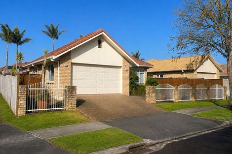 Photo of property in 14 Corta Bella Place, Golflands, Auckland, 2013