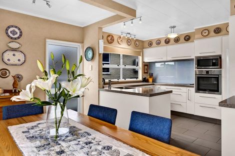 Photo of property in 17 Nevada Drive, Merrilands, New Plymouth, 4312