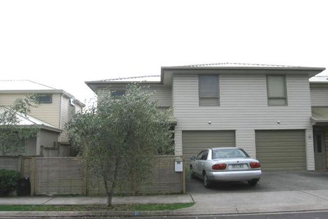 Photo of property in 33 Verdale Circle, Glen Eden, Auckland, 0602