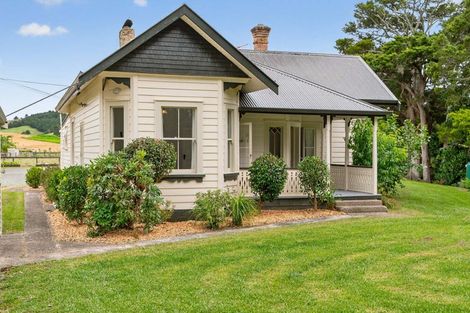 Photo of property in 32 Franklin Road, Paparoa, 0571