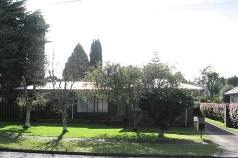 Photo of property in 35 Yeovil Road, Te Atatu Peninsula, Auckland, 0610