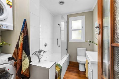 Photo of property in 9 Woburn Road, Northland, Wellington, 6012