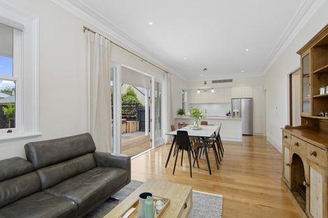 Photo of property in 75 Holly Road, St Albans, Christchurch, 8014