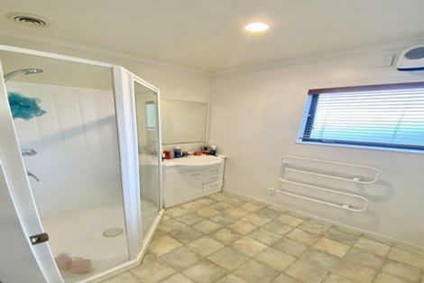 Photo of property in 5 Bishops Glen, Tawa, Wellington, 5028