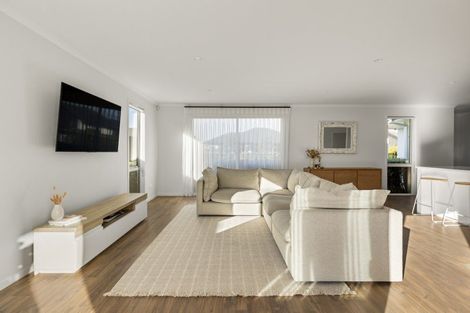 Photo of property in 4 Raynor Crescent, Pyes Pa, Tauranga, 3112