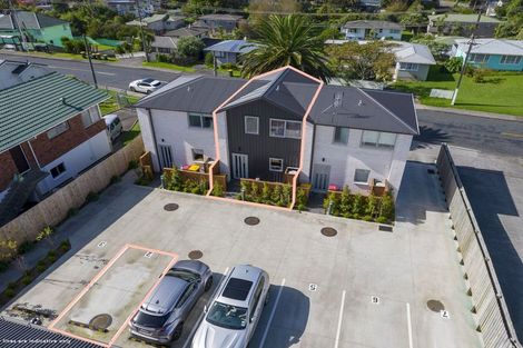 Photo of property in 2/24 Kelwyn Road, Kelston, Auckland, 0602