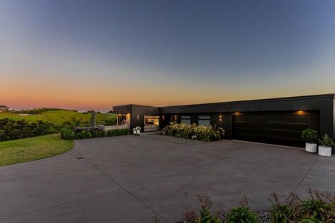 Photo of property in Tapuae, 26 Washer Road, Omata, New Plymouth, 4374