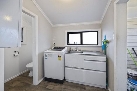 Photo of property in 112 Glover Road, Hawera, 4610