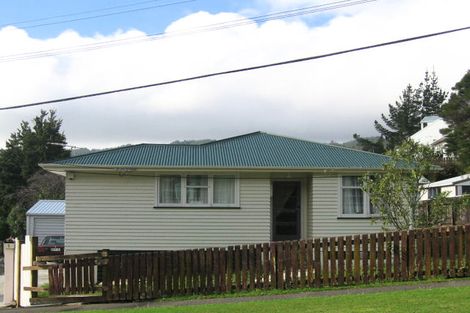 Photo of property in 5 August Street, Stokes Valley, Lower Hutt, 5019
