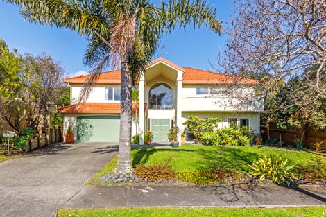 Photo of property in 22 Margaret Henry Crescent, Oteha, Auckland, 0632