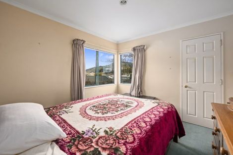 Photo of property in 30 Capricorn Place, Kawaha Point, Rotorua, 3010