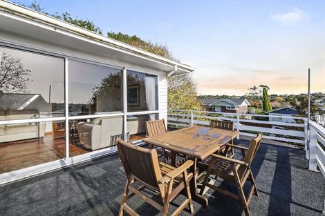 Photo of property in 33 Nevada Avenue, Pakuranga Heights, Auckland, 2010