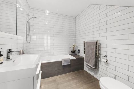 Photo of property in 35 Cresswell Place, Johnsonville, Wellington, 6037