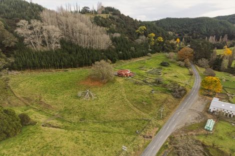 Photo of property in 921 Ongo Road, Hunterville, 4782