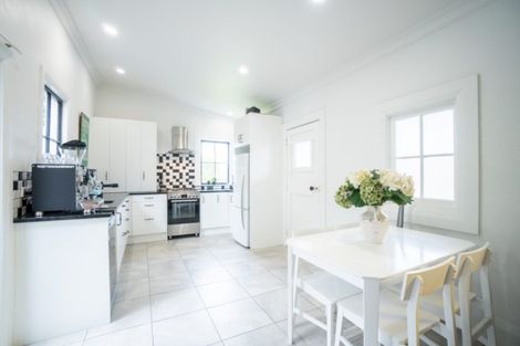 Photo of property in 10 Manson Street, Terrace End, Palmerston North, 4410