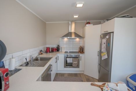 Photo of property in 11 Nancy Wake Place, Cable Bay, 0420