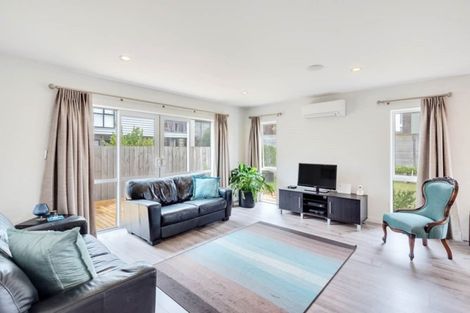Photo of property in 47 Sohlue Place, Oteha, Auckland, 0632