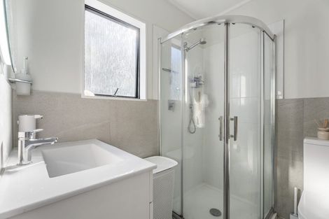 Photo of property in 27 Pohutukawa Avenue, Shelly Park, Auckland, 2014