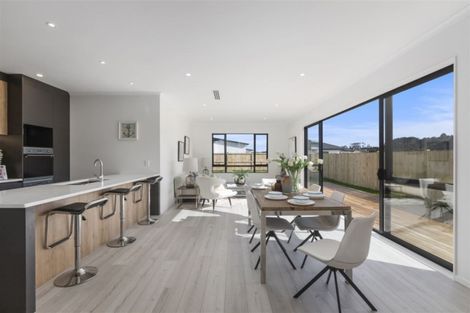 Photo of property in 11 Len Ireland Drive, Kumeu, 0810