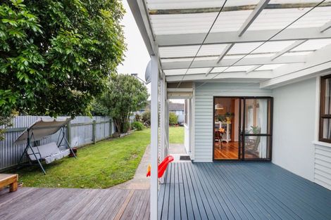Photo of property in 11 Montrose Place, Takaro, Palmerston North, 4412