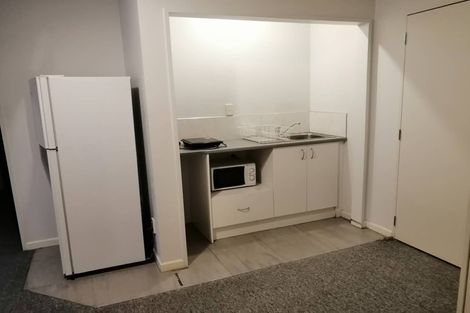 Photo of property in 8 Cricklade Terrace, Windsor Park, Auckland, 0632