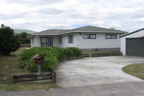 Photo of property in 27 Lydia Place, Kelvin Grove, Palmerston North, 4414