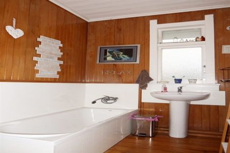 Photo of property in 25 Hunia Street, Marton, 4710