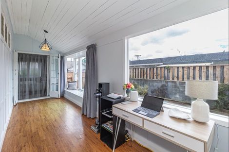 Photo of property in 556a Queen Street East, Levin, 5510