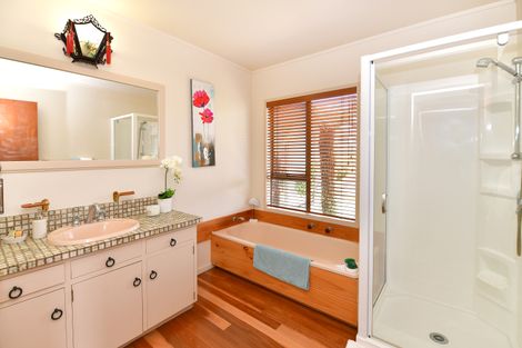 Photo of property in 77 Matija Place, Red Beach, 0932