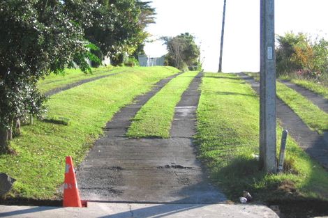 Photo of property in 35 Sunnyside Road, Sunnyvale, Auckland, 0612