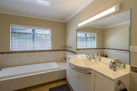 Photo of property in 64 Muhunoa Road West, Ohau, Levin, 5570