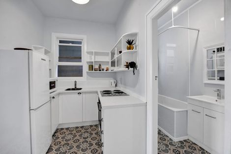 Photo of property in Devonport Apartments, 26/127 Saint Aubyn Street, New Plymouth, 4310