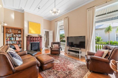 Photo of property in 42 King Edward Parade, Devonport, Auckland, 0624