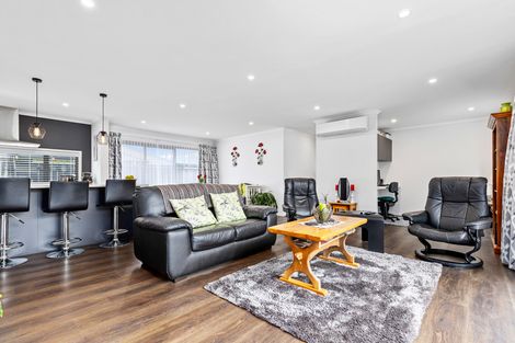 Photo of property in 15 Maple Grove, Kingston, Wellington, 6021