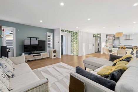 Photo of property in 37a Bradbury Road, Botany Downs, Auckland, 2010