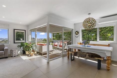 Photo of property in 2/46 Sunset Road, Unsworth Heights, Auckland, 0632